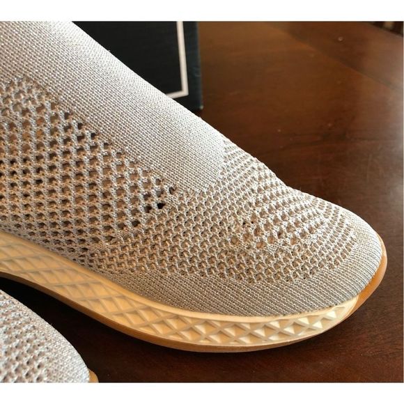 J/SLIDES URBEN SPORT - L Sz 6 - Silver Metallic Knit “Tiger M” Sneakers. NWTIB! - Picture 4 of 16